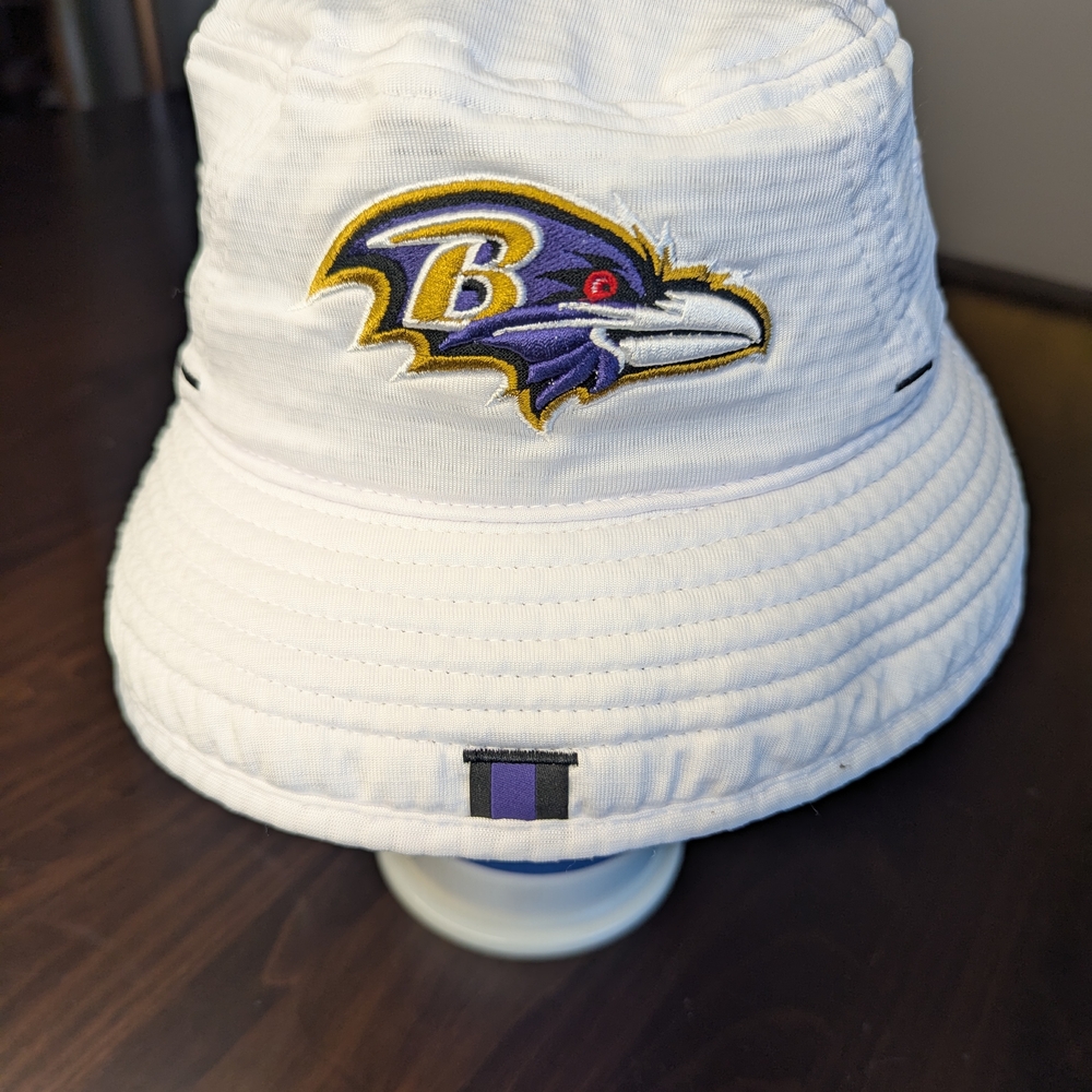 NEW ERA RAVENS White Bucket Hat with Purple and Black Logo